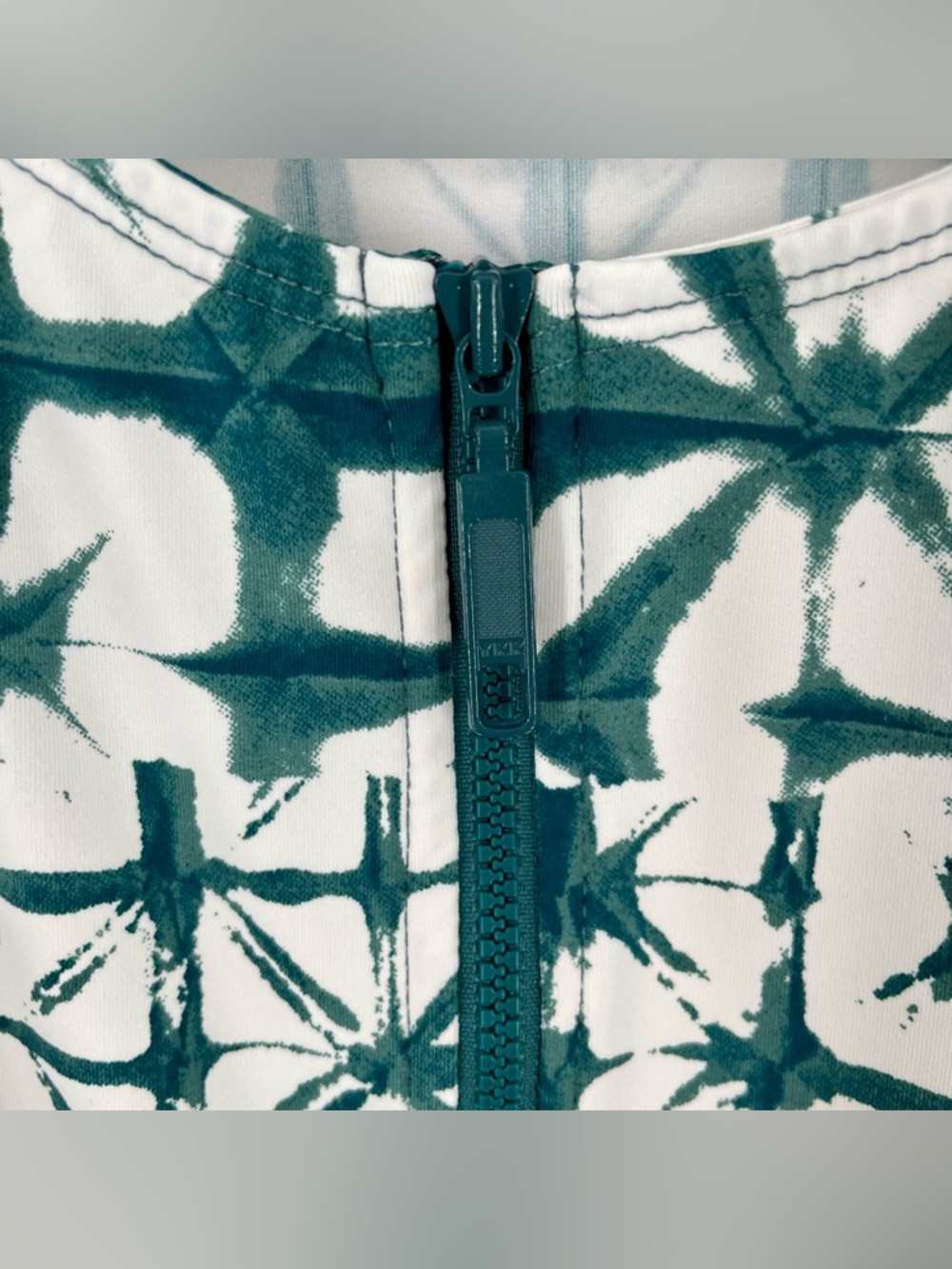 Garnet Hill High Tide White Green Batik Long-Sleeve Half Zip SPF Rashguard Top - Picture 4 of 11